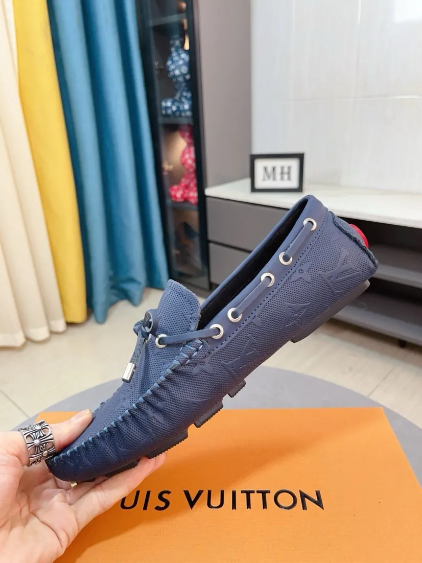 Men's men's shoes💰400🌹🌹[LV Louis Vuitton] New men's beanie shoes💝💝.. Top-grade imported cowhide embossed➕Comfortable leather lining. It is extremely skin-friendly and comfortable, feels very delicate, and the shape is very correct! Perfectly reflects the three-dimensional sense, code number: 38-44